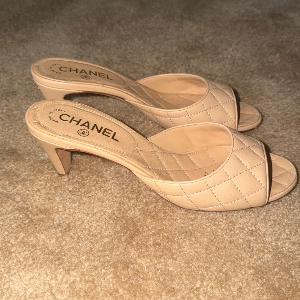 Classic quilted chanel heels nude gold logo cc - Picture 11 of 12